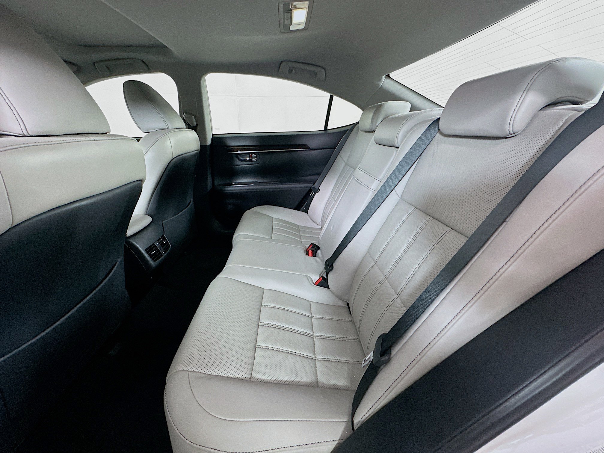 Used 2018 Lexus ES 350 w/ Luxury Package w/Wood Trim FWD image 28