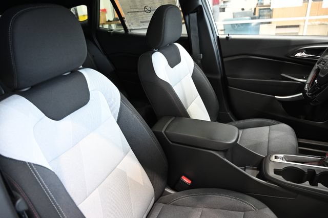 New 2026 Chevrolet Trax RS w/ Sunroof Package FWD image 8