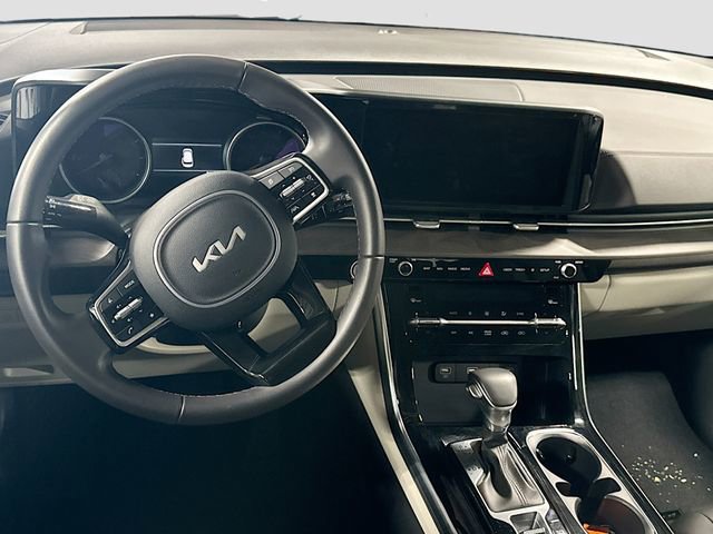 Used 2024 Kia Carnival EX FWD image 20