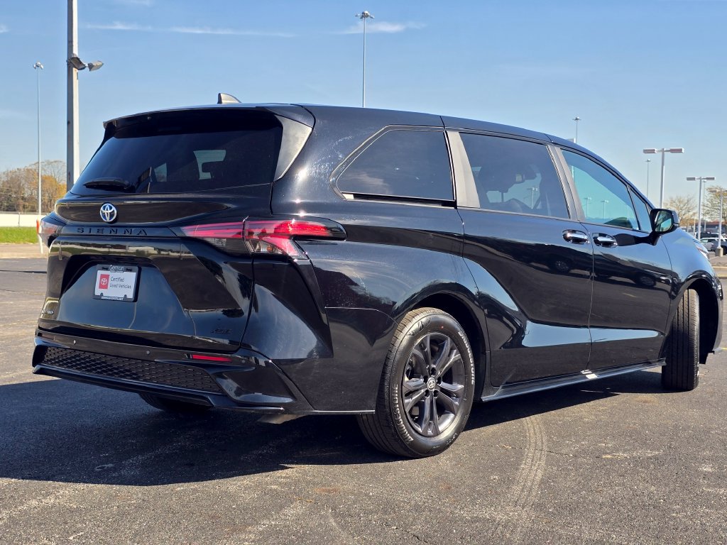 Used 2025 Toyota Sienna XSE AWD/4WD image 17