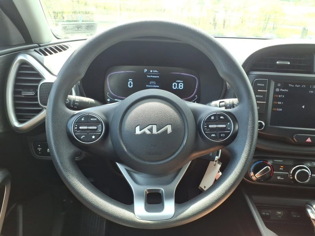 Used 2023 Kia Soul LX w/ LX Technology Package FWD image 22