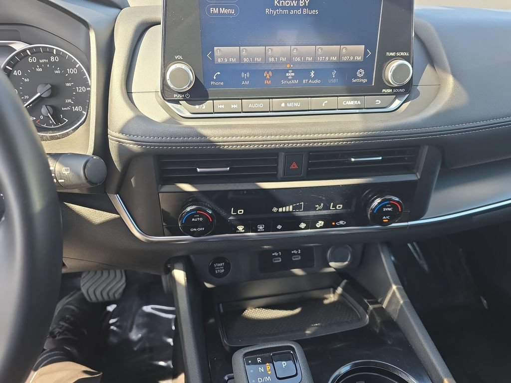 Used 2025 Nissan Rogue SV FWD image 16