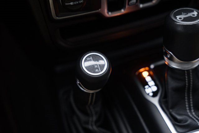 Used 2018 Jeep Wrangler Unlimited Sahara w/ Dual Top Group image 28