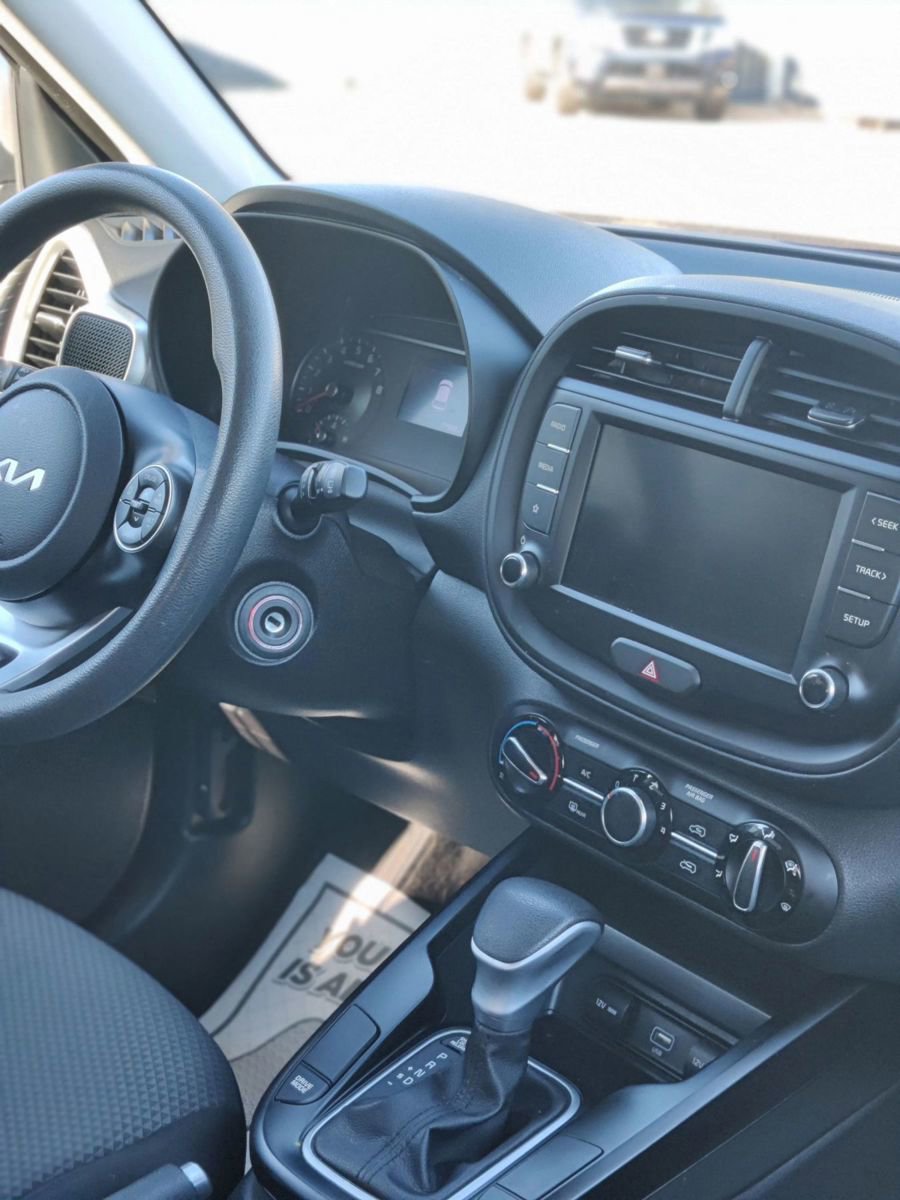 Used 2022 Kia Soul LX image 14