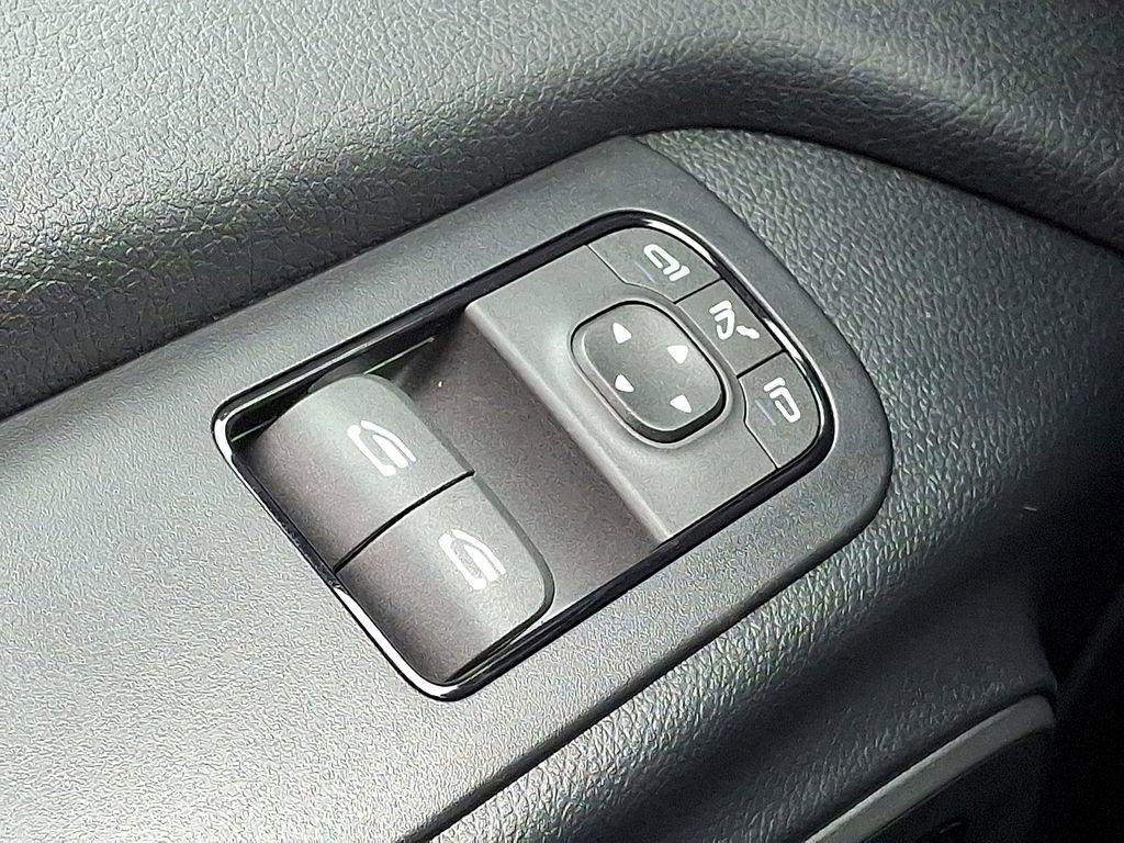 Used 2025 Mercedes-Benz Sprinter 2500 image 24