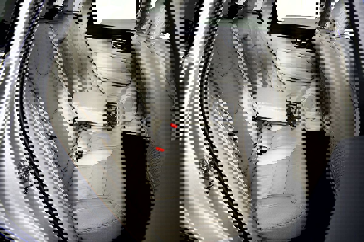 Used 2022 Volvo XC60 B5 Momentum image 38