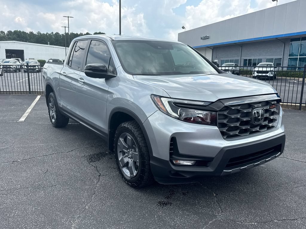 Used 2025 Honda Ridgeline TrailSport image 4