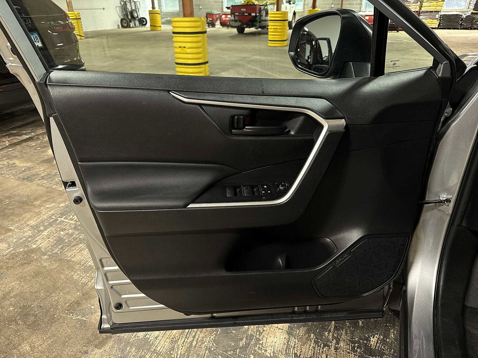 Certified 2022 Toyota RAV4 LE image 28