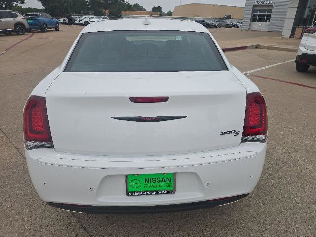 Used 2022 Chrysler 300 S w/ Comfort Group RWD image 4