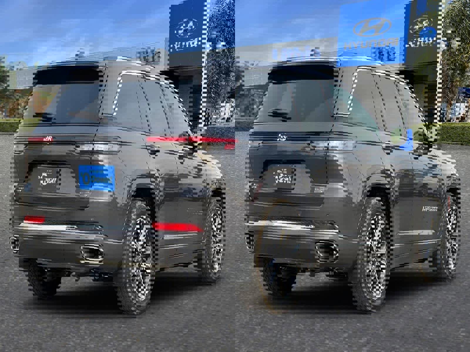 Used 2024 Jeep Grand Cherokee Overland w/ Trailer Tow Package image 2