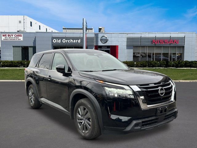 Used 2024 Nissan Pathfinder S image 3