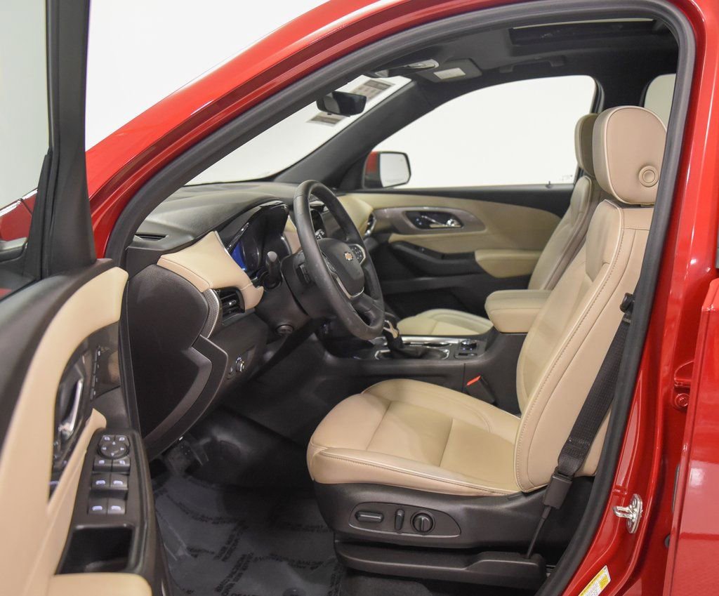 Used 2023 Chevrolet Traverse Premier image 2