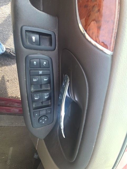 Used 2013 Chrysler Town & Country Touring image 17