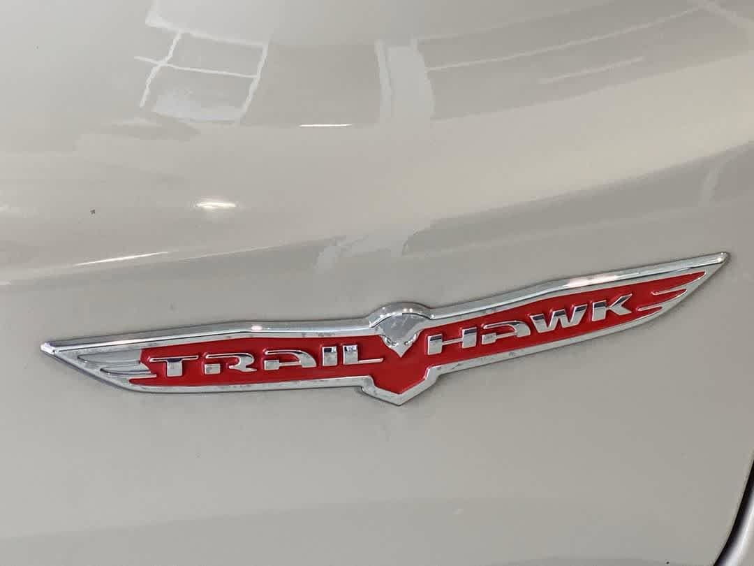 Used 2015 Jeep Renegade Trailhawk AWD/4WD image 12