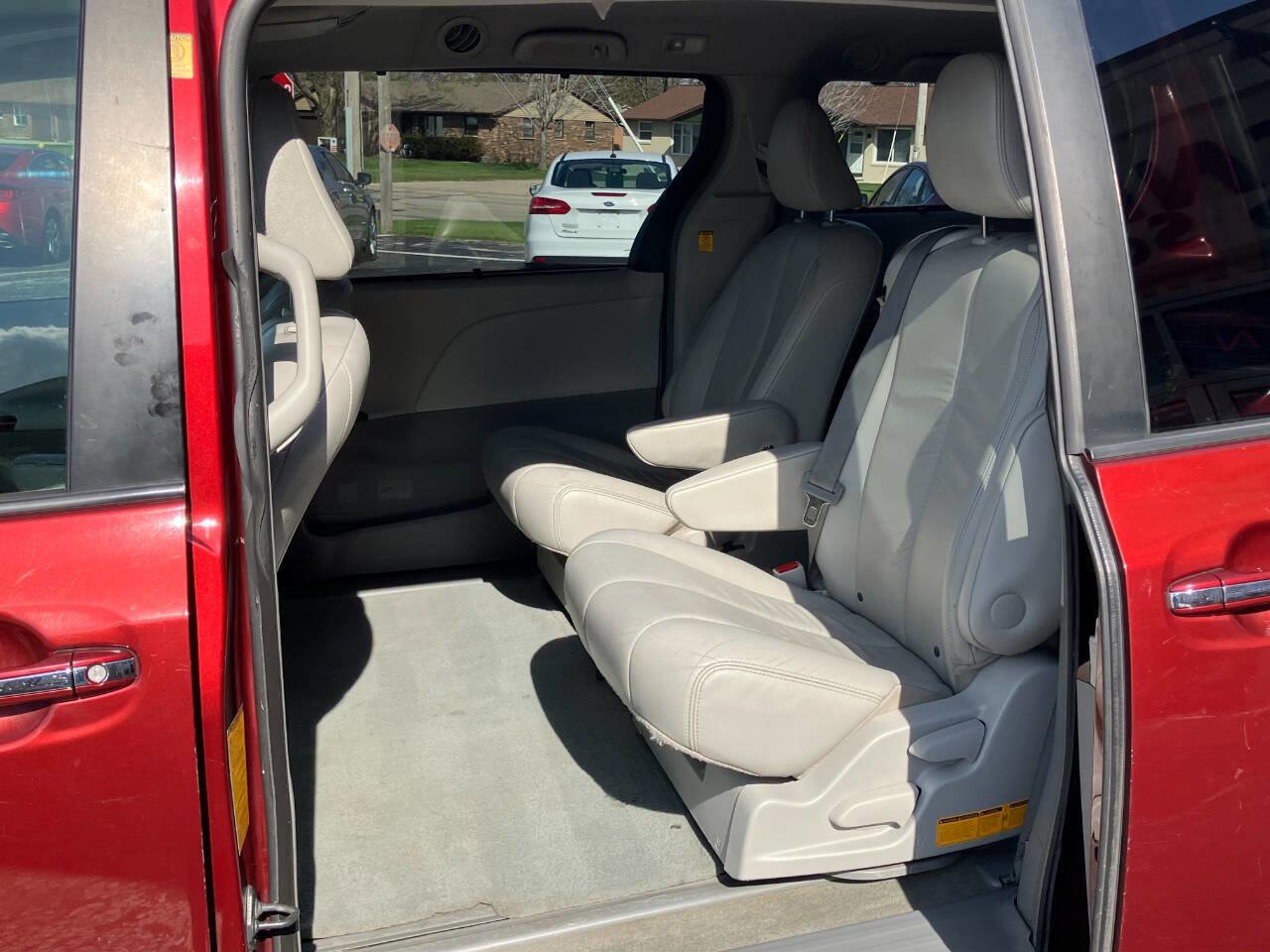 Used 2012 Toyota Sienna XLE FWD image 11