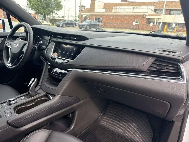 Certified 2024 Cadillac XT6 Luxury w/ LPO, Floor Liner Package AWD/4WD image 53