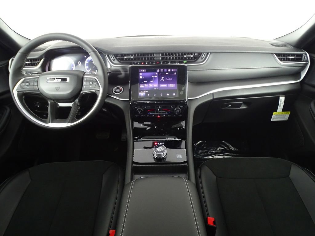 New 2025 Jeep Grand Cherokee Altitude image 31