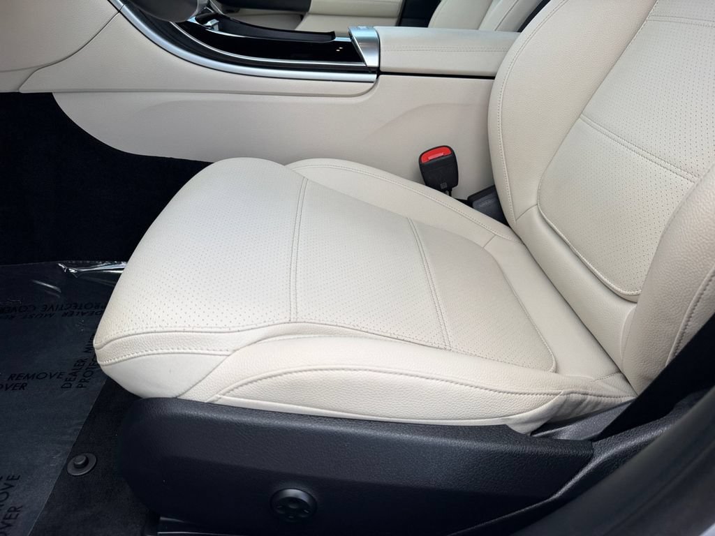 Used 2025 Mercedes-Benz C 300 4MATIC Sedan image 11
