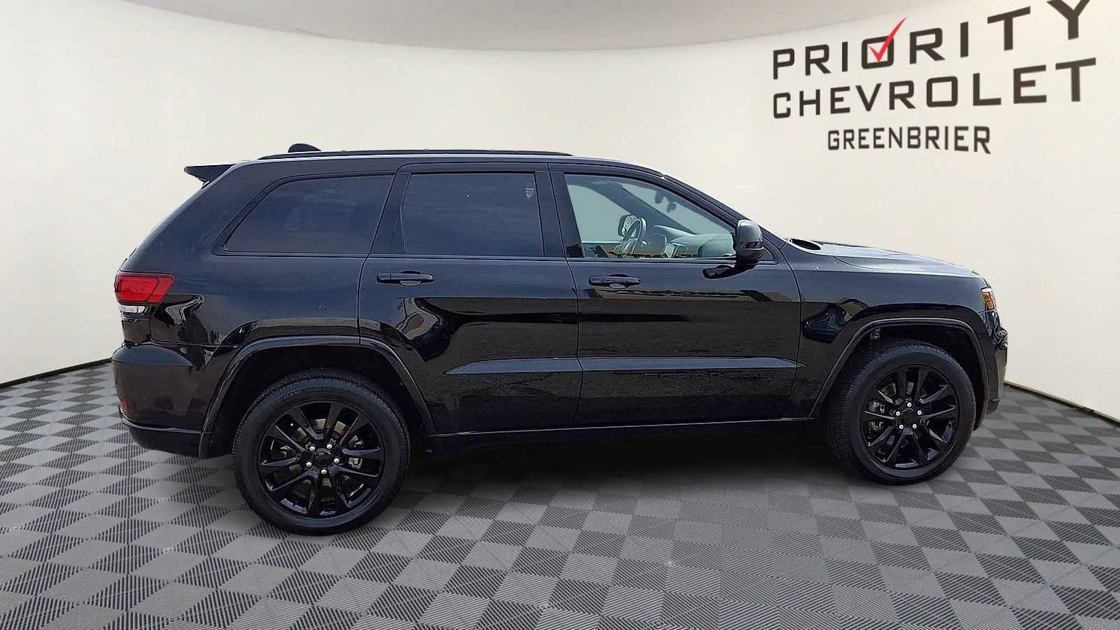 Used 2022 Jeep Grand Cherokee Laredo X image 9