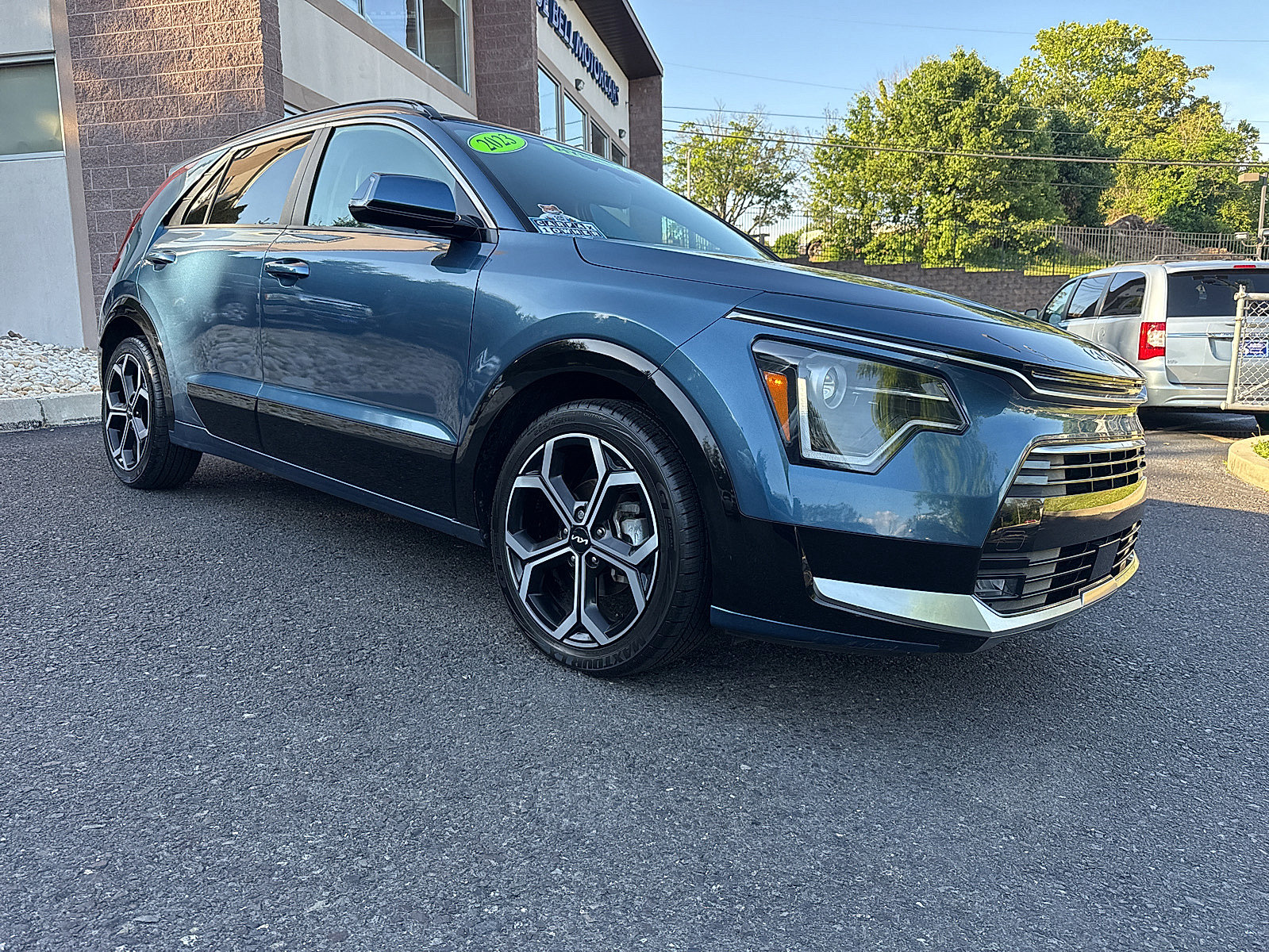 Used 2023 Kia Niro EX Touring FWD image 18
