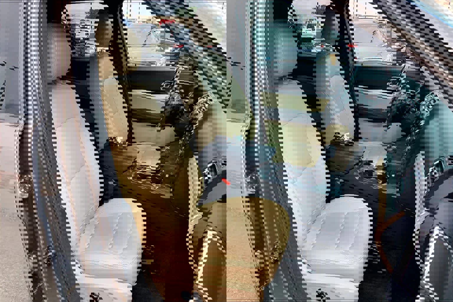 Used 2016 Ford Explorer XLT w/ Equipment Group 202A image 9