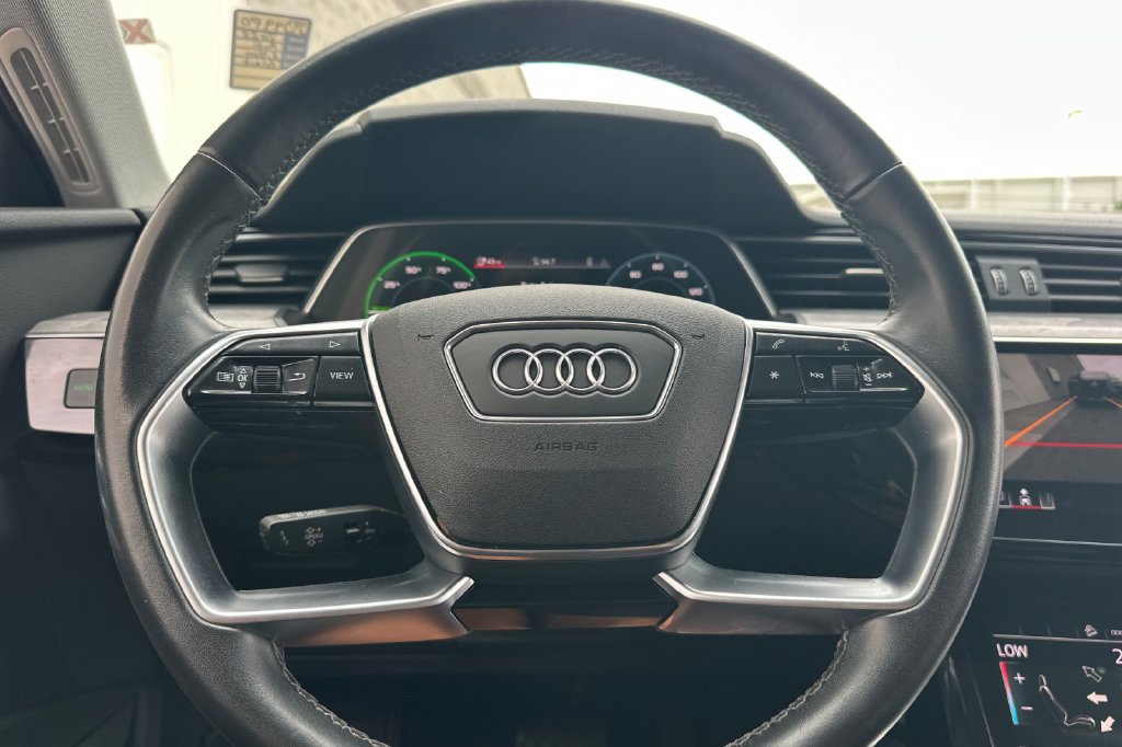 Used 2022 Audi e-tron Premium AWD/4WD image 27