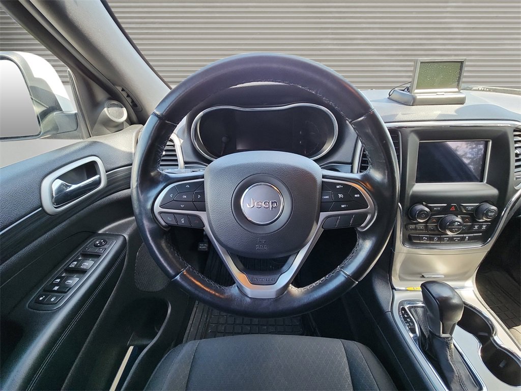 Used 2020 Jeep Grand Cherokee Laredo image 12