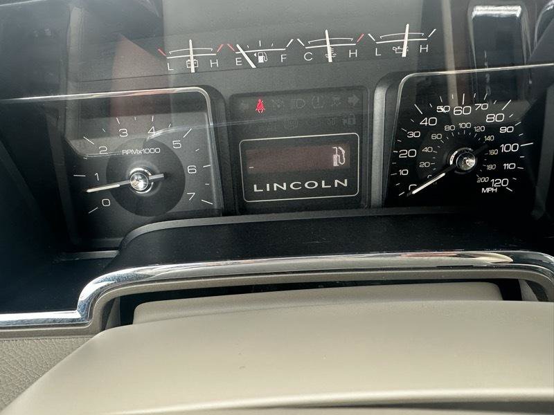 Used 2011 Lincoln Navigator 2WD image 12
