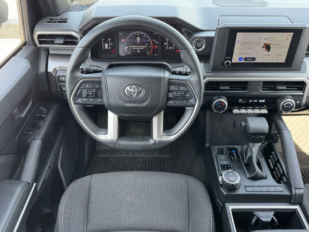 Certified 2025 Toyota 4Runner SR5 AWD/4WD image 2