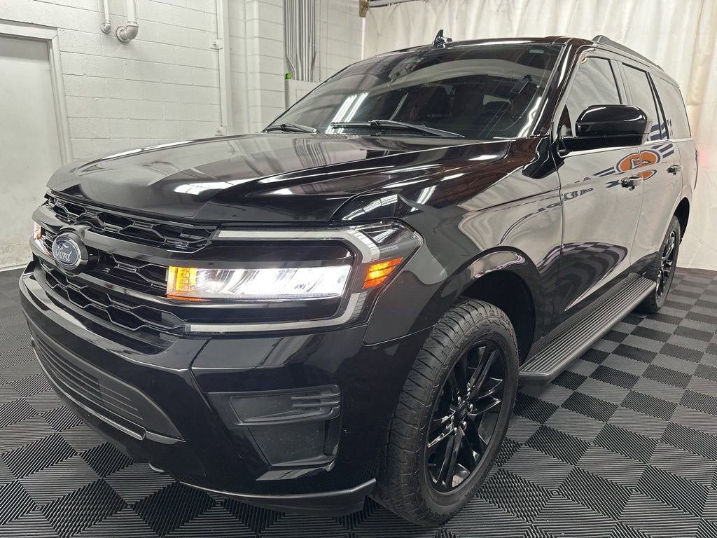 Used 2024 Ford Expedition XLT image 2