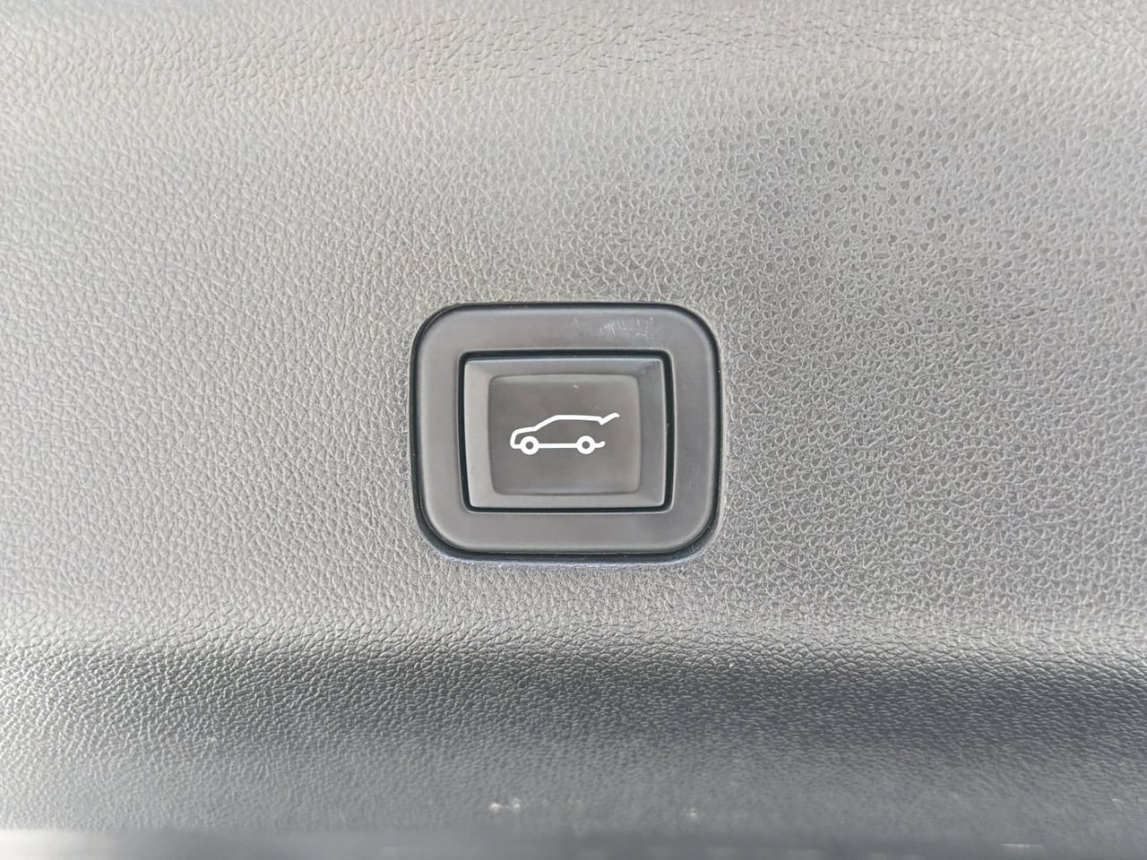 Used 2024 Chevrolet Tahoe High Country RWD image 9
