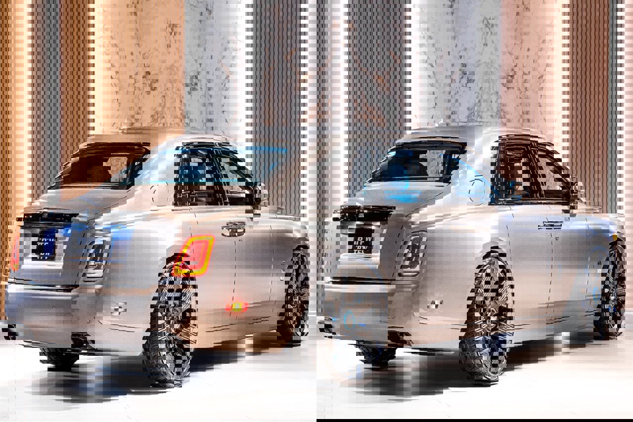 Used 2025 Rolls-Royce Phantom Sedan image 5