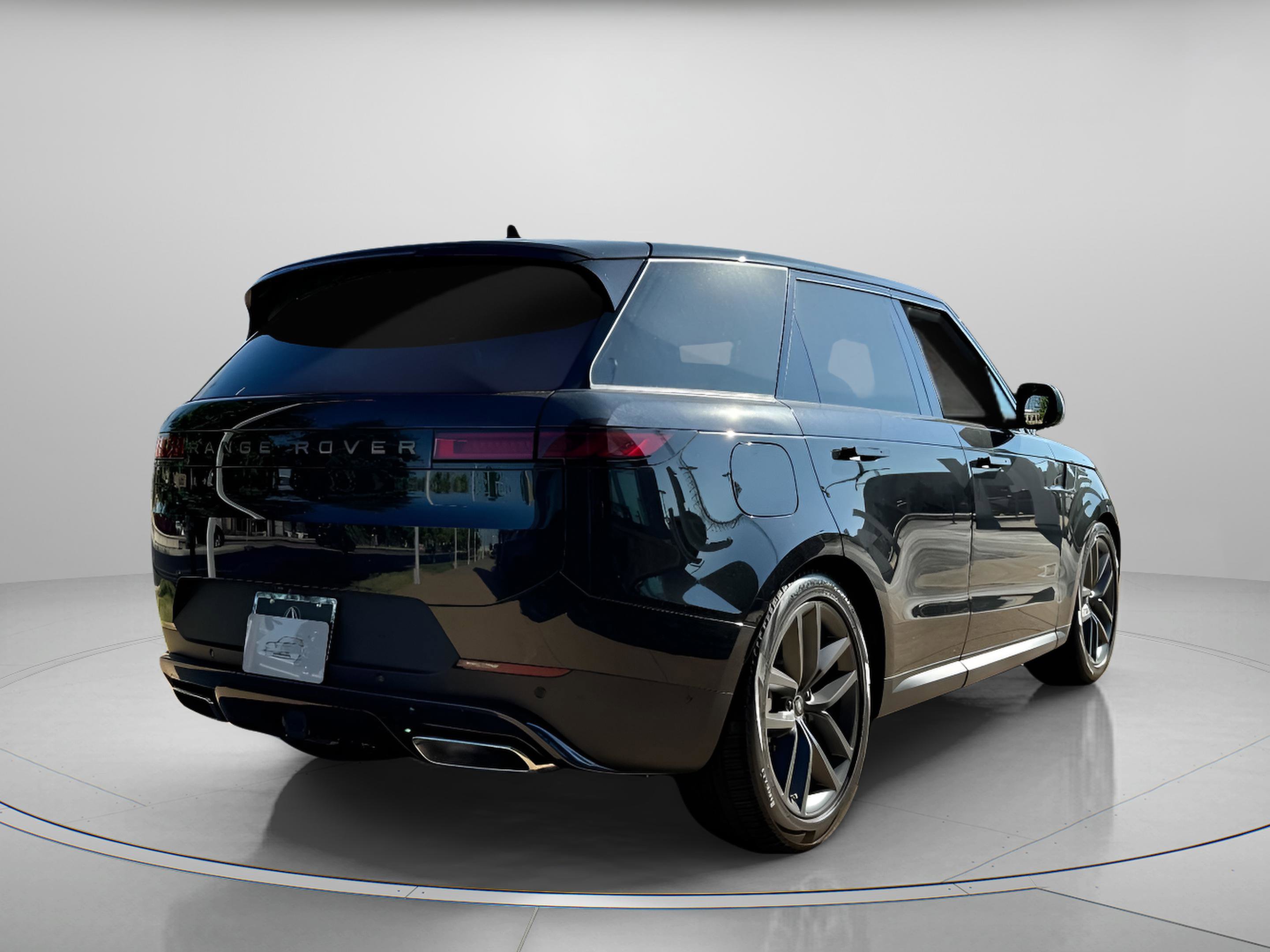 Used 2025 Land Rover Range Rover Sport SE image 4