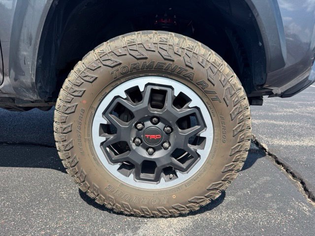 Used 2018 Toyota Tacoma TRD Off-Road AWD/4WD image 9