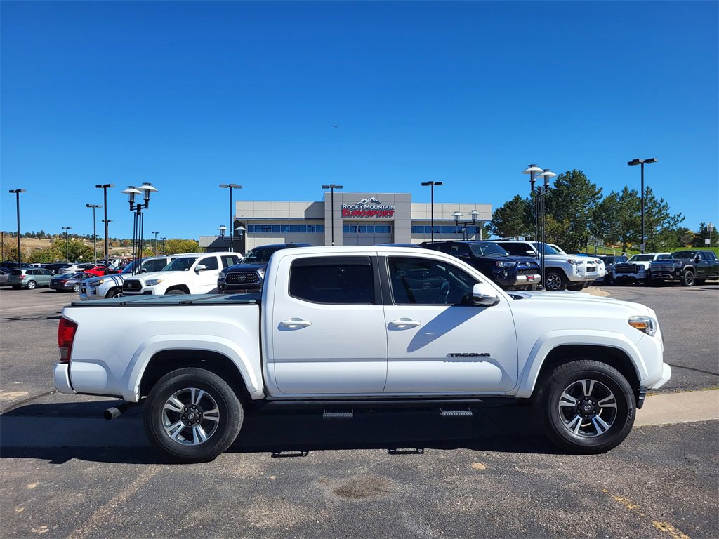 Used 2017 Toyota Tacoma TRD Sport w/ Premium & Technology Package image 4