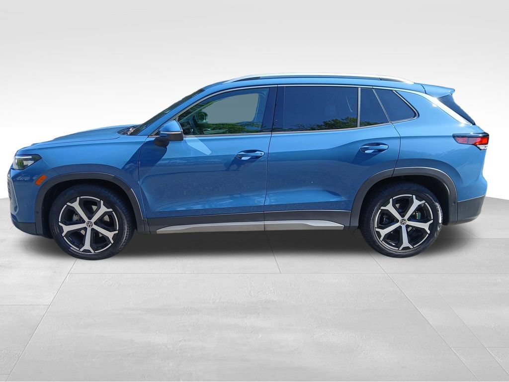 Used 2026 Volkswagen Tiguan SE FWD image 2
