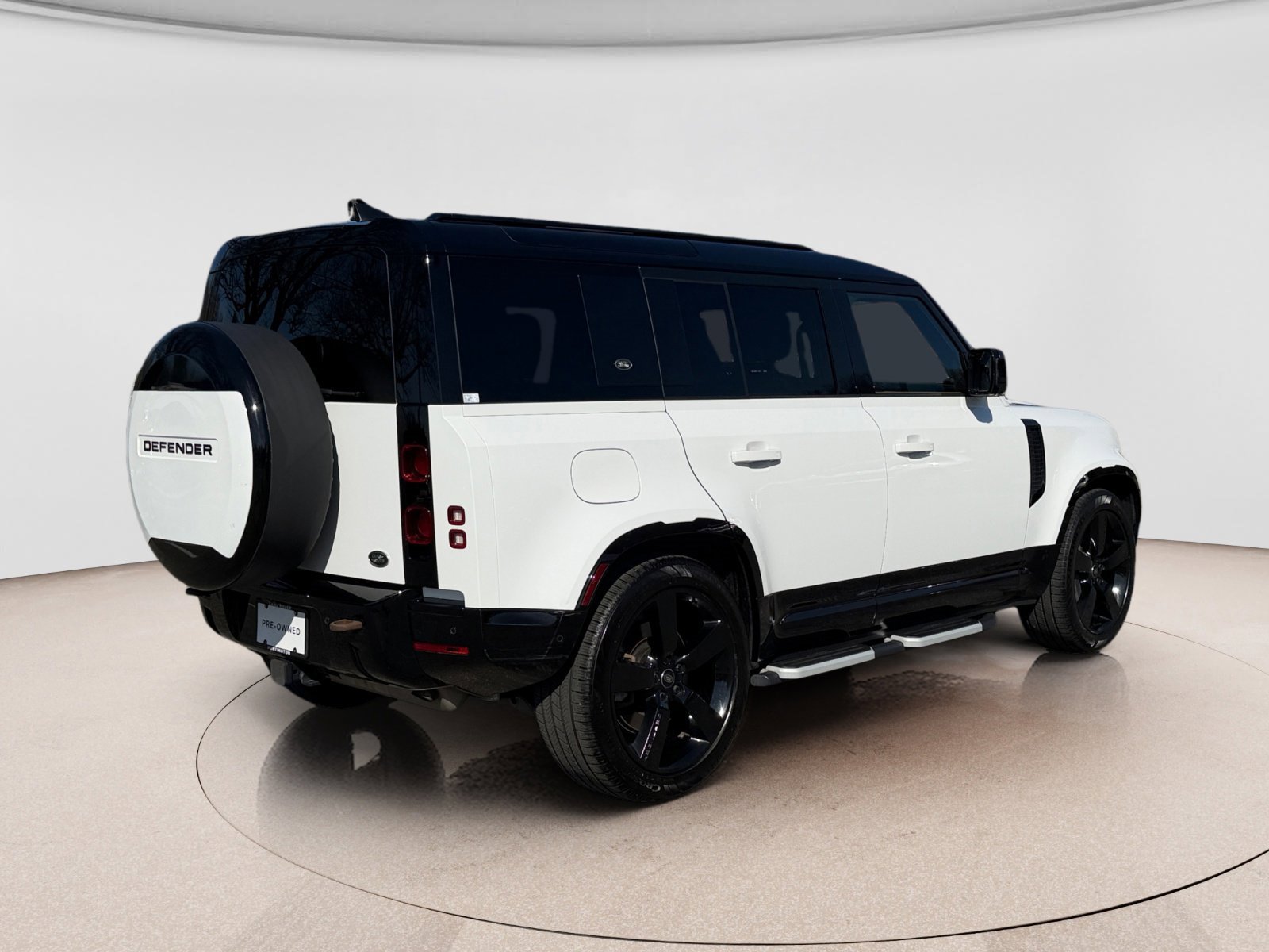 Used 2023 Land Rover Defender 110 X-Dynamic SE image 5