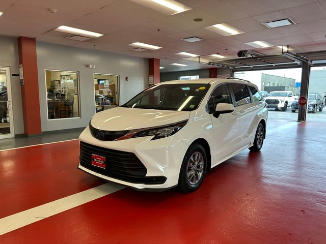 Certified 2023 Toyota Sienna LE AWD/4WD image 7
