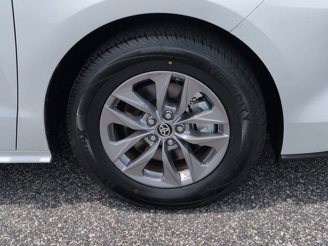 Certified 2025 Toyota Sienna LE FWD image 11