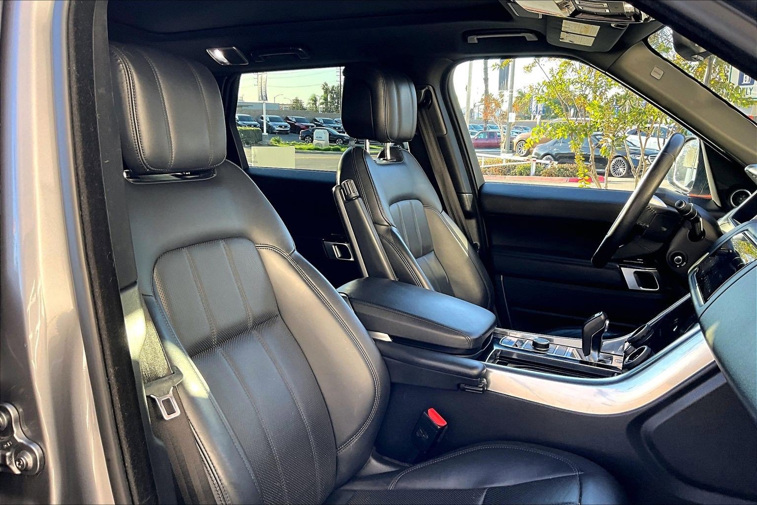 Used 2020 Land Rover Range Rover Sport HSE image 7