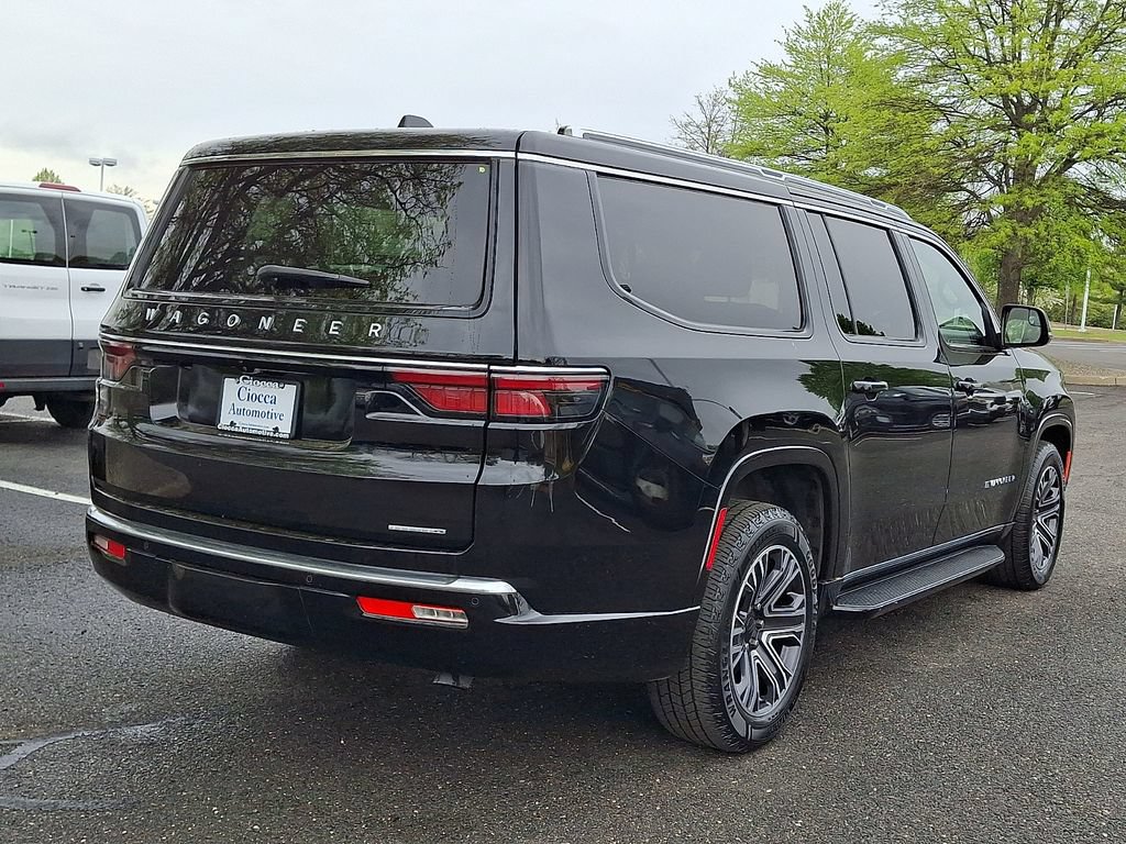 Used 2024 Jeep Wagoneer L Series II w/ Flexible Seating Group AWD/4WD image 9