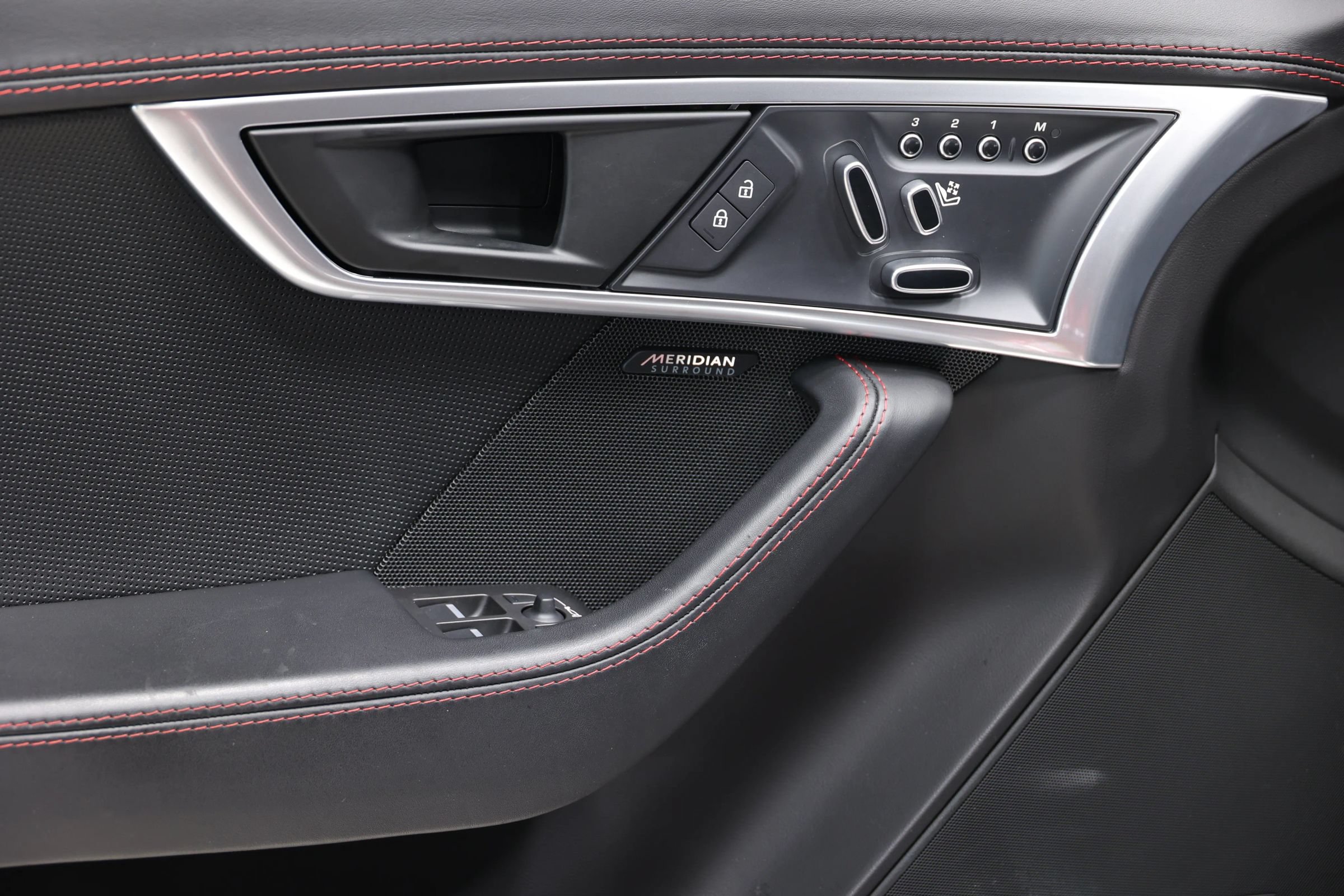 Used 2021 Jaguar F-TYPE R AWD/4WD image 11