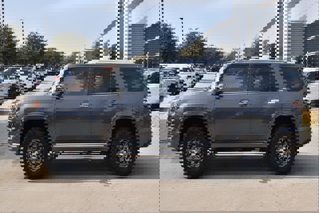 Used 2015 Toyota 4Runner Limited image 12
