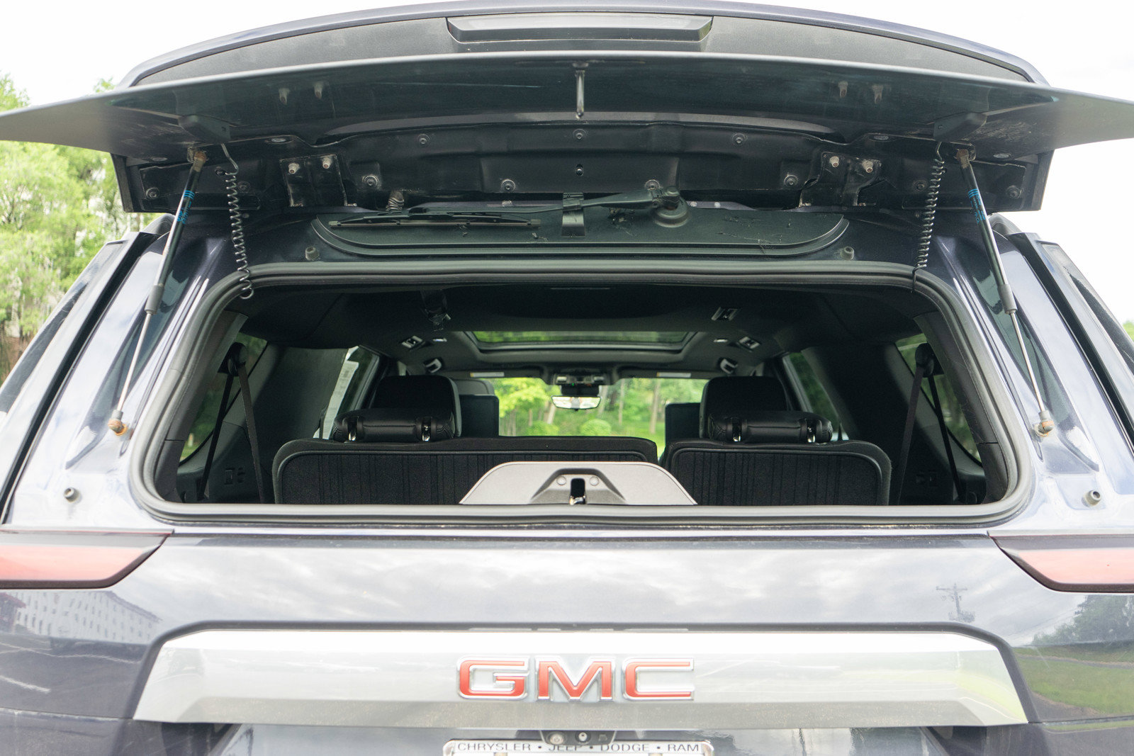 Used 2023 GMC Yukon XL Denali w/ Denali Reserve Package AWD/4WD image 11