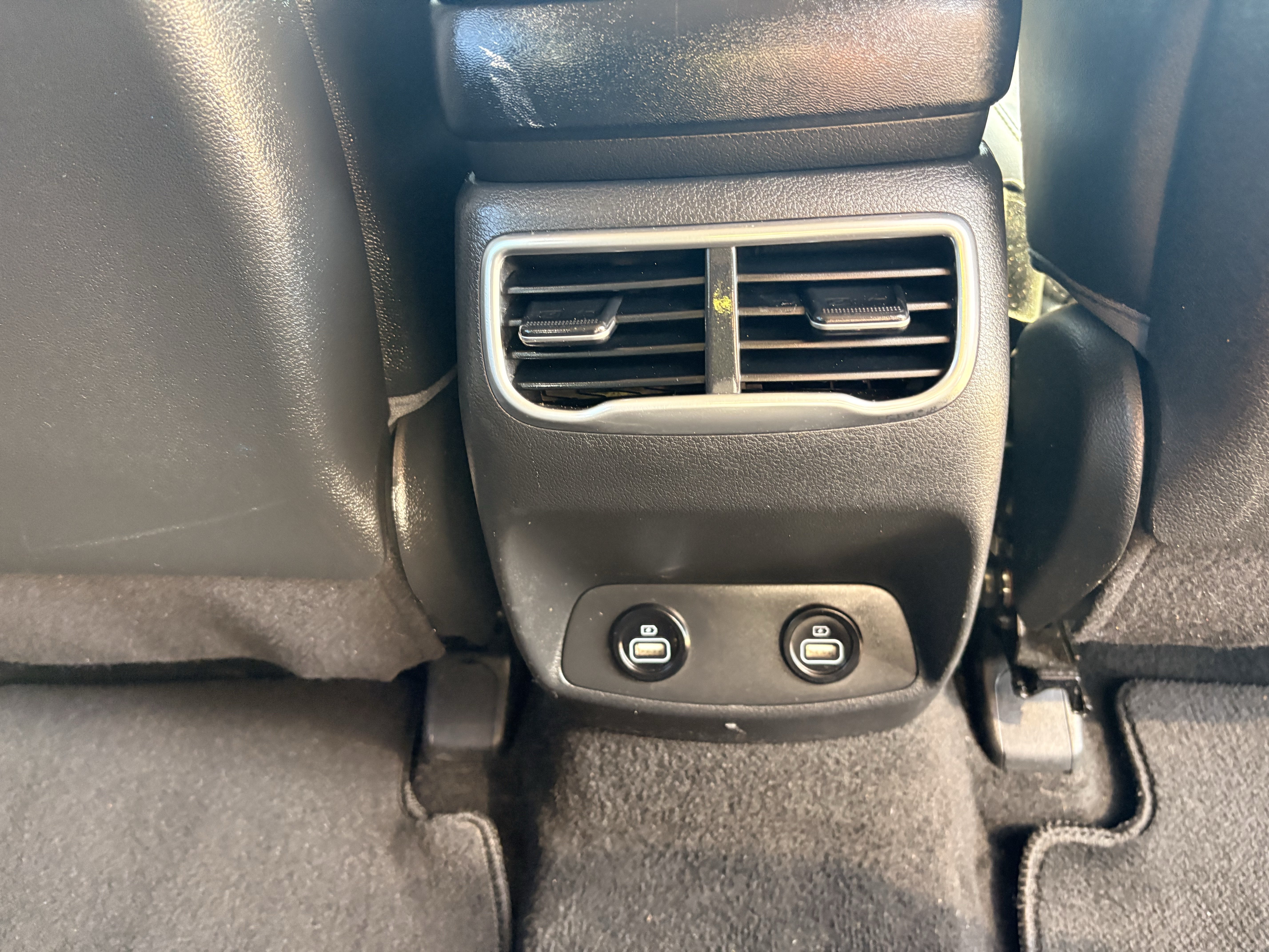 Used 2022 Hyundai Santa Fe SEL w/ Convenience + Premium Package FWD image 9