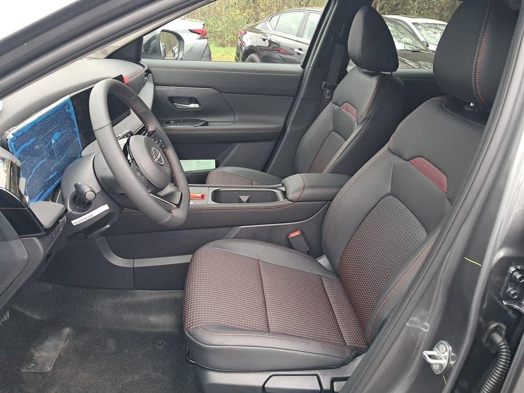 New 2026 Nissan Kicks SR w/ Cold Weather Package image 10