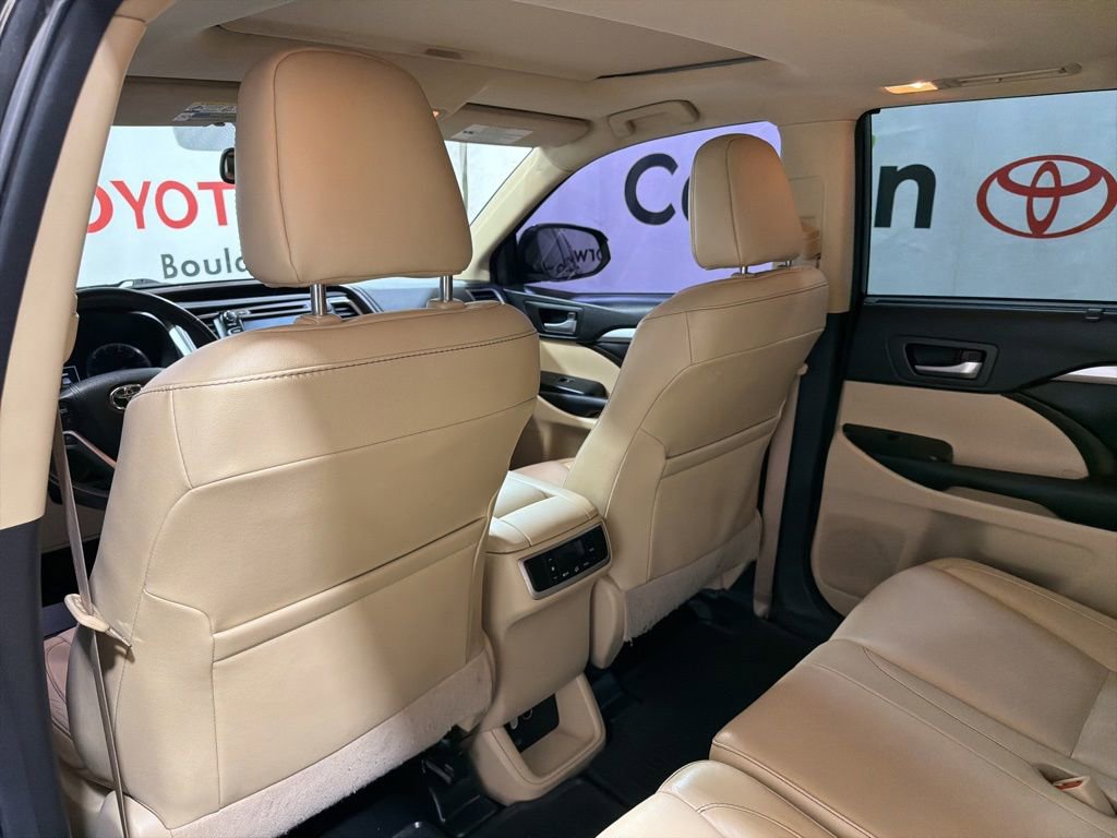 Used 2016 Toyota Highlander XLE AWD/4WD image 21