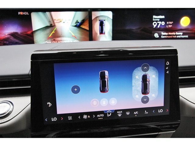 Used 2026 Lincoln Nautilus Premier AWD/4WD image 30