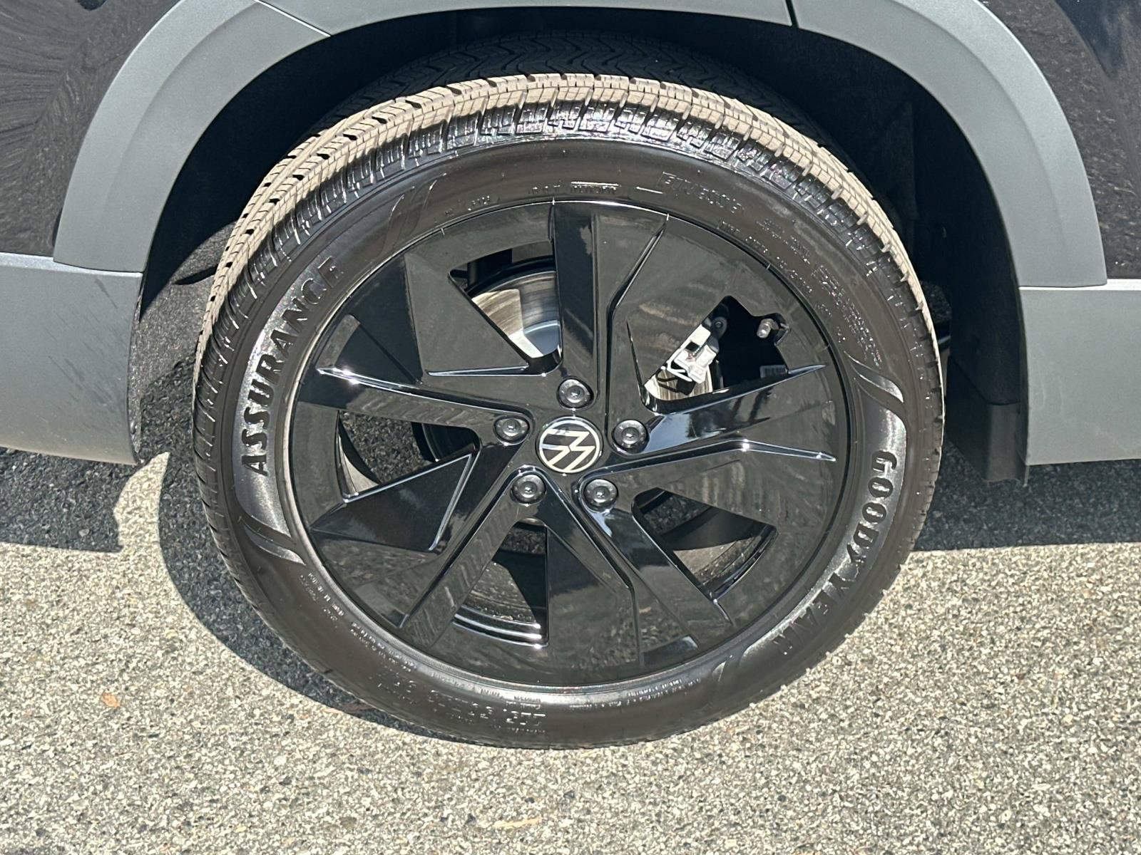 New 2027 Volkswagen Taos SE FWD image 6