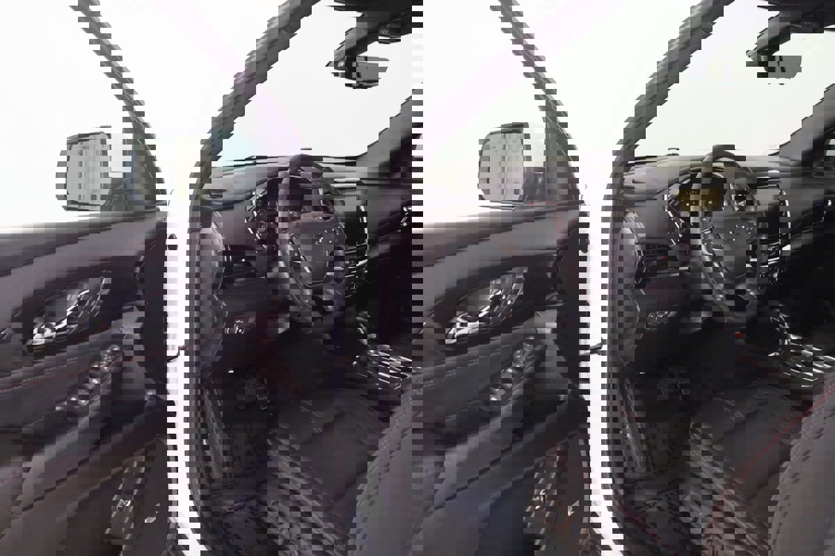 Used 2023 Chevrolet Traverse RS image 45